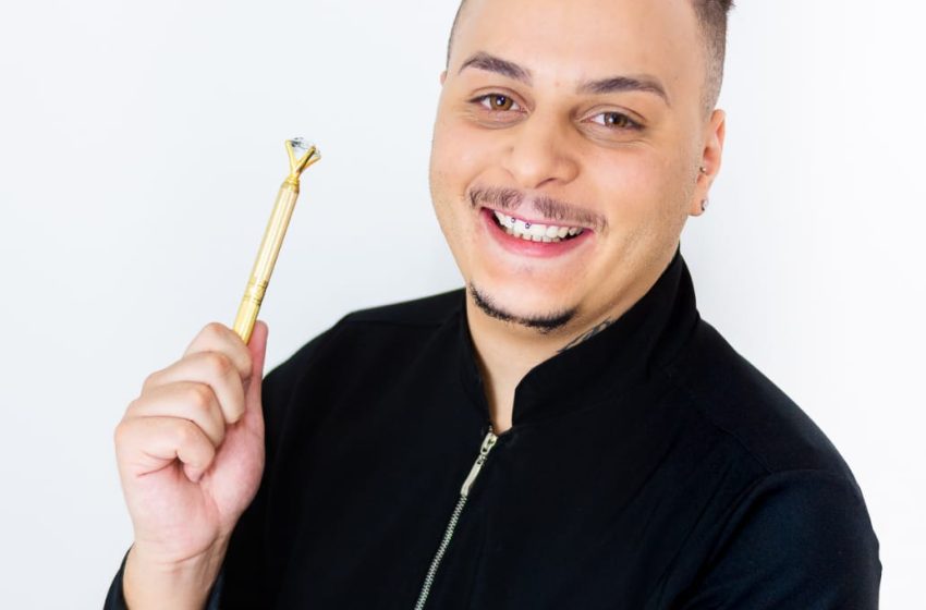  Quer ter um cílios perfeito para arrasar no ano novo? Veja o que diz, o especialista Daniel Orlandi, de Osasco