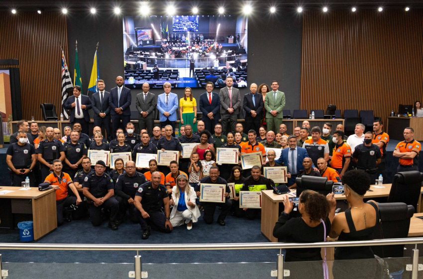  Câmara de Barueri faz homenagem a Guarda Municipal