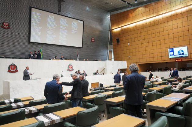  Alesp aprova ampliação de auxílio desempregados de até 1 salário mínimo; nº de beneficiários também aumenta