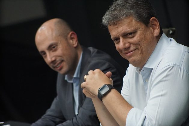  Governador Tarcísio de Freitas autoriza transferência de veículos mesmo com parcelas do IPVA a vencer 