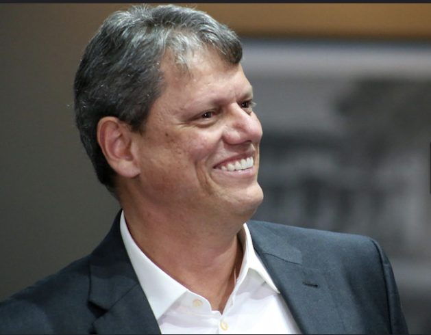  Tarcísio de Freitas participa de reunião de governadores em Brasília