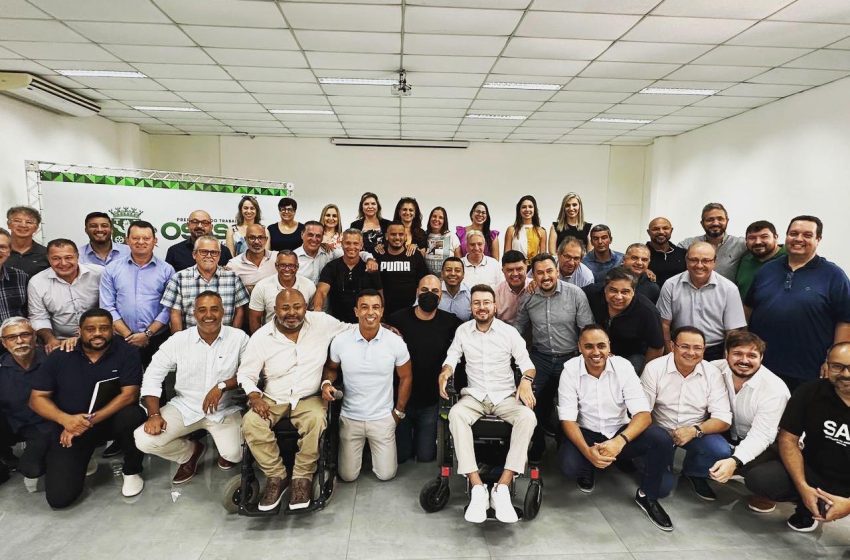  Ao lado do prefeito Rogério Lins, Gerson Pessoa participa de encontro com secretários