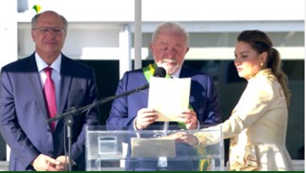  No primeiro dia, Lula cumpre promessas e revoga decretos de Bolsonaro
