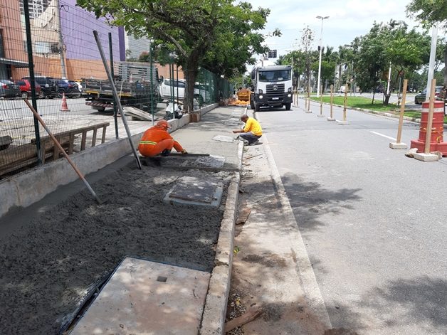 Prefeitura de Barueri reconstrói e alarga calçada em Alphaville 