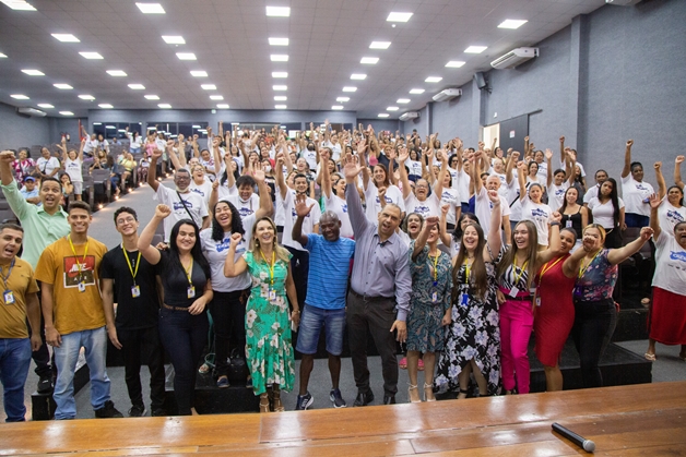  Prefeito Marcos Tonho participa de encontro com integrantes do Projeto Crescer na Arena de Eventos