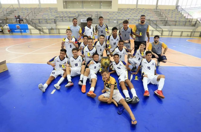  Parnaibanos campeões da Liga Jundiaiense de futsal assinam com clubes para disputa do Paulista Sub-15