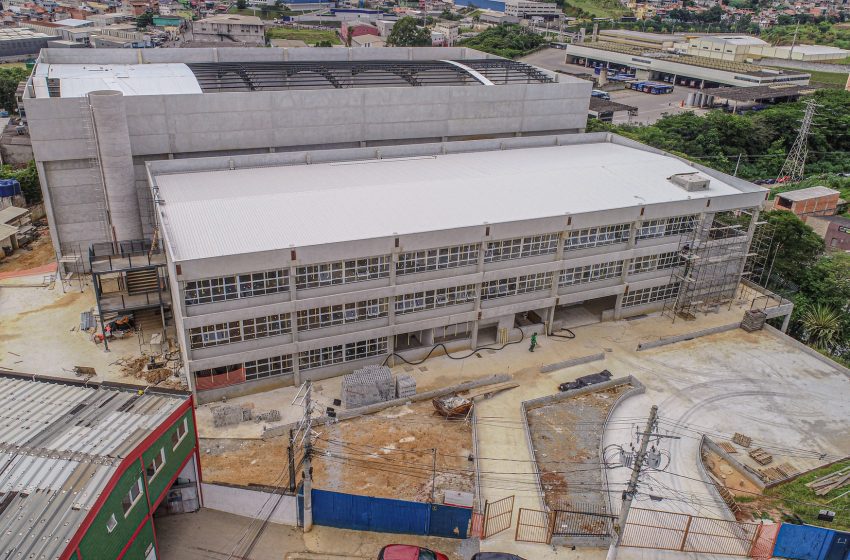  Santana de Parnaíba segue em ritmo acelerado com as obras do novo Colégio Abelardo