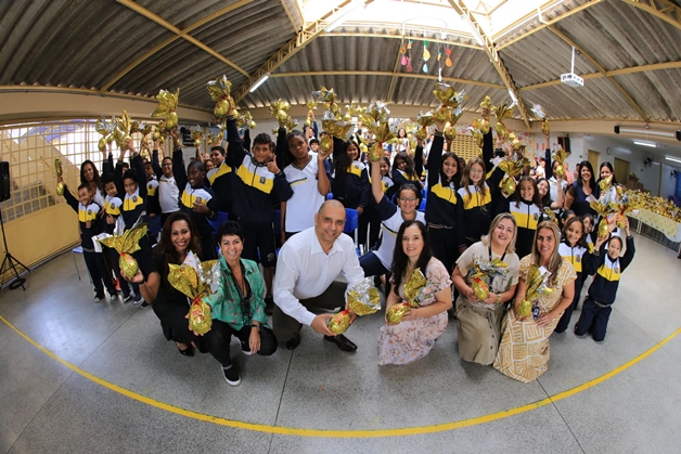  Prefeitura de Santana de Parnaíba distribui 32 mil ovos de páscoa para alunos da rede municipal