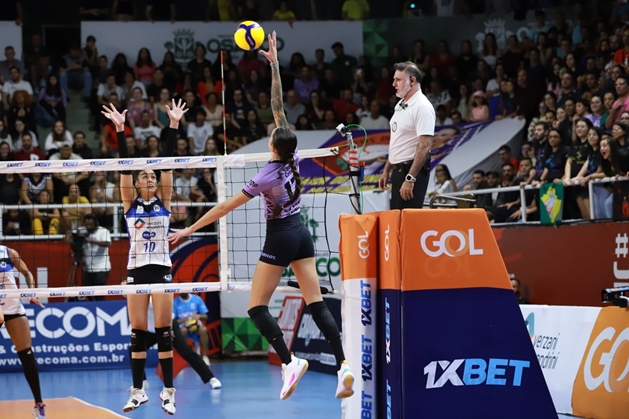  Vôlei de Osasco bate Pinheiros e está na semifinal da Superliga