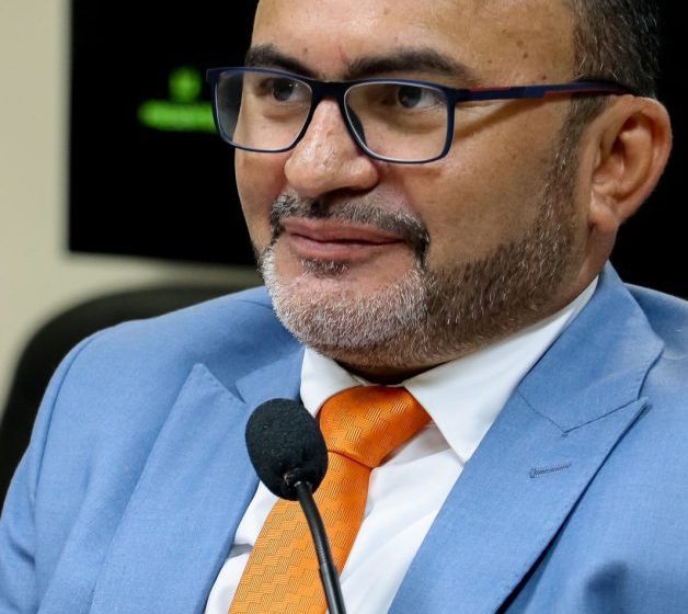  Carmonio Bastos avalia os primeiros 100 dias à frente do Poder Legislativo