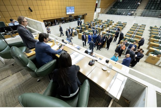  Alesp aprova salário mínimo paulista de R＄ 1.550 e inclui categoria de cuidadores de idosos
