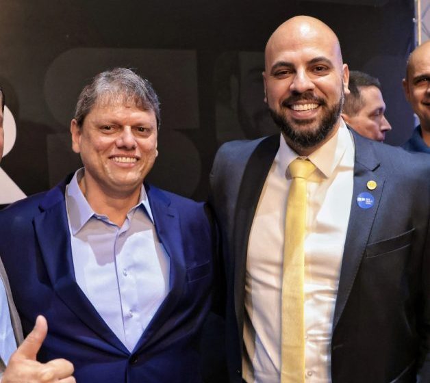  Ao lado do governador, Gerson comemora  reajuste do salário mínimo paulista