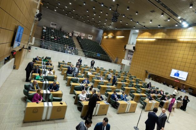  Alesp aprova reajuste de 6% nos salários do funcionalismo público de SP