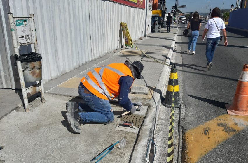  Prefeitura de Barueri reforma calçadas no entorno do Boulevard Central 