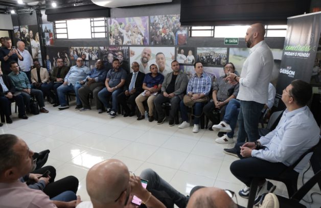  Deputado Gerson Pessoa e Rogério Lins participam de encontro com pastores