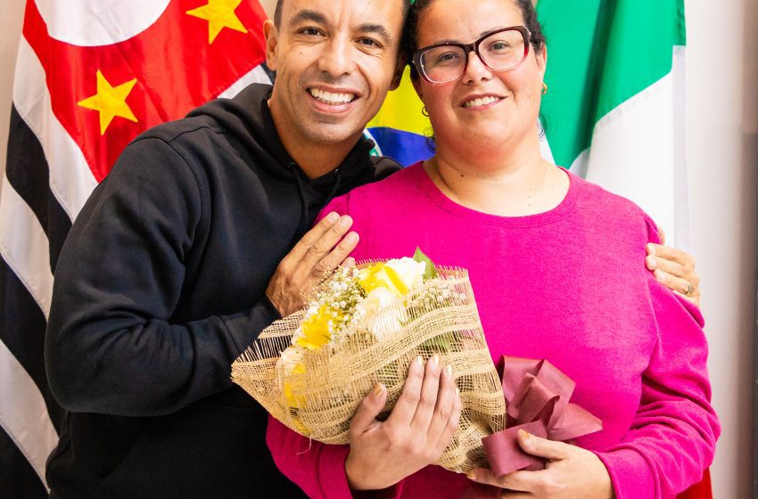  Educadora é premiada pela Fundação Dorina Nowill por projeto de alfabetização de aluno com deficiência visual 