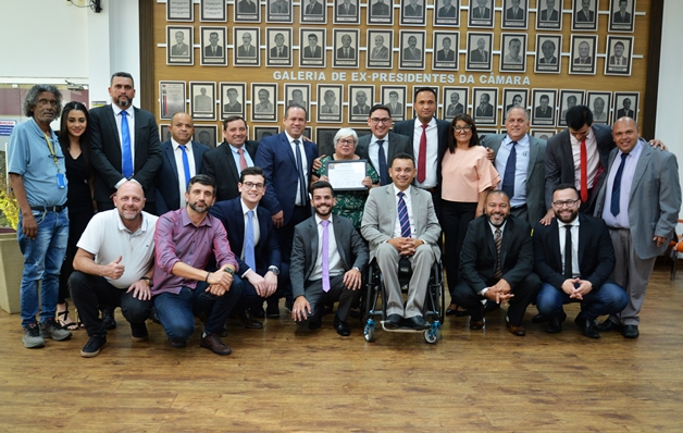  Feirantes, veterinários, guarda civil e engenheira recebem homenagem na Câmara parnaibana