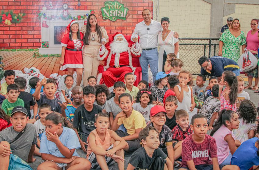  Marcos Tonho entrega mais de 5 mil sacolinhas de natal para crianças de Santana de Parnaíba