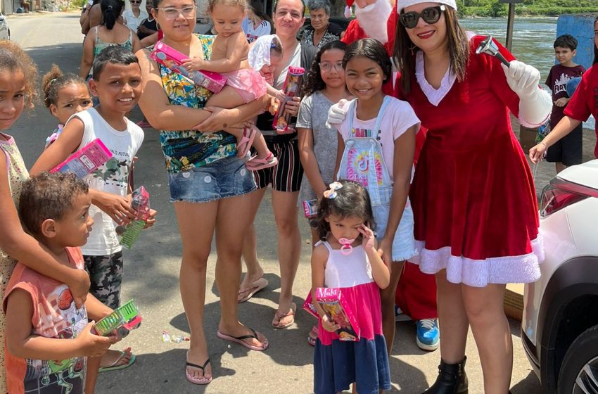  Em clima de Natal, mais de 1. 200 crianças recebem presentes