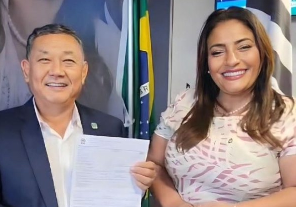 Doutor Sato recebe emenda parlamentar para Jandira durante sua visita à Câmara dos Deputados Federais
