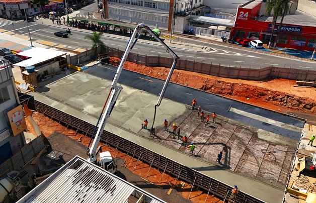  Reconstrução de trecho de canalização e via no Centro está quase pronta em Barueri