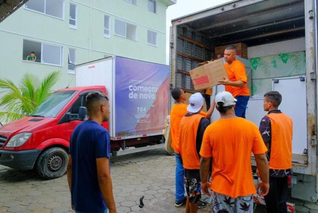   CDHU: Famílias iniciam mudança para apartamentos entregues no bairro Baleia Verde