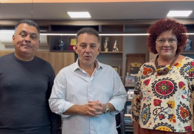  Cotia e às promessas! Após tarifa zero, a entrega dos uniformes não são entregues às crianças