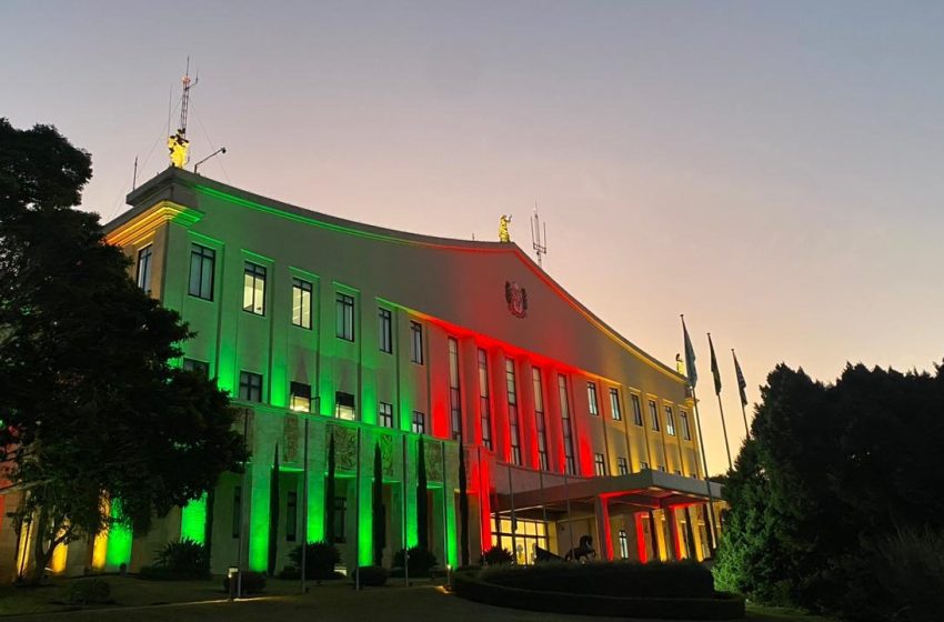  Governo de SP ilumina Palácio dos Bandeirantes em solidariedade ao Rio Grande do Sul