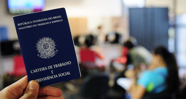  Governo Federal adia regra que limita trabalho do comércio em feriados