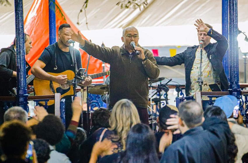  Santana de Parnaíba promove festa à padroeira da cidade, com procissão e show com Ricardo Sá