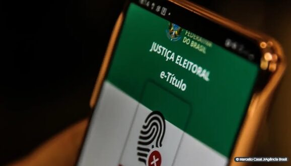  A menos de 30 dias do 1º turno, eleitores devem atualizar e-Título