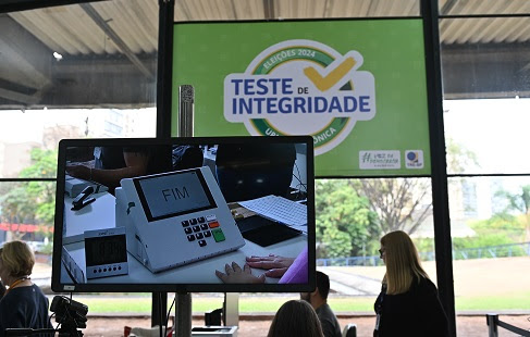  Eleições 2024: 20 urnas eletrônicas passam por Teste de Integridade e de Autenticidade no 2º turno