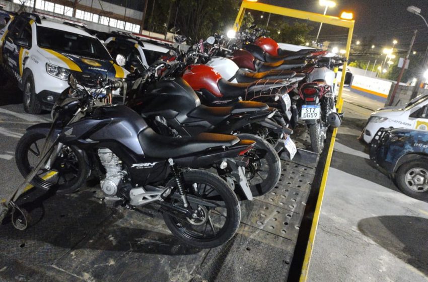 GCM de Jandira intensifica ações, apreende entorpecentes e motos irregulares e prende traficante em flagrante em Operação Natal Seguro
