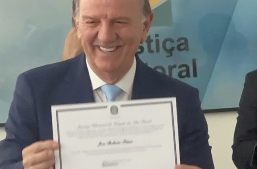  Beto Piteri e Dra Cláudia são diplomados em Barueri nesta terça-feira, (17)