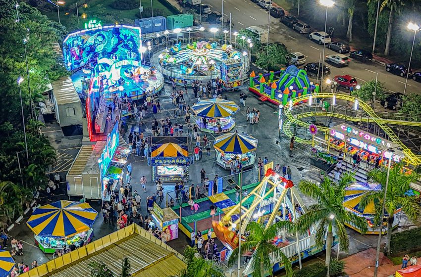  Santana de Parnaíba realiza abertura do Natal de Luz 2024, e programação segue até 6 de janeiro