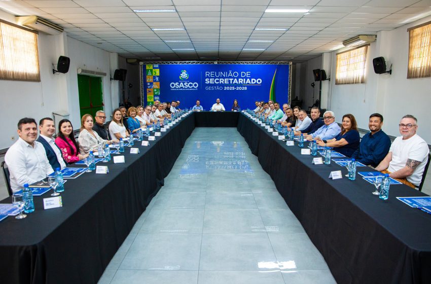  Gerson Pessoa realiza reunião de planejamento com time de secretários
