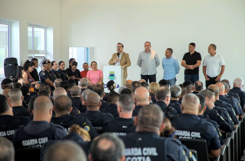  Cotia anuncia promoção de Guardas Civis em revista geral da corporação