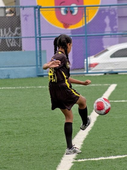  Novidade no esporte: Cotia passa a oferecer aulas de futebol de campo feminino
