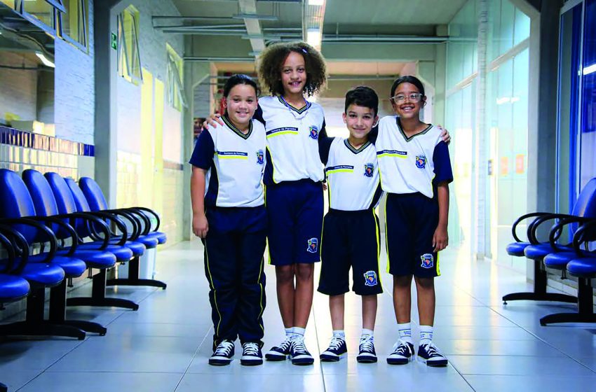  Santana de Parnaíba inicia entrega de uniformes escolares no primeiro dia de aula