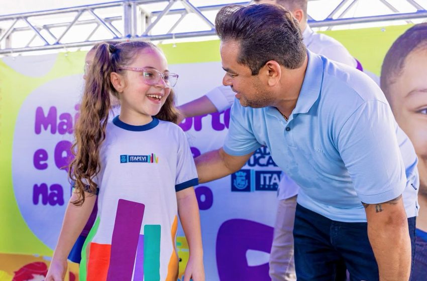  Prefeito Teco entrega uniformes para alunos da rede municipal de ensino de Itapevi