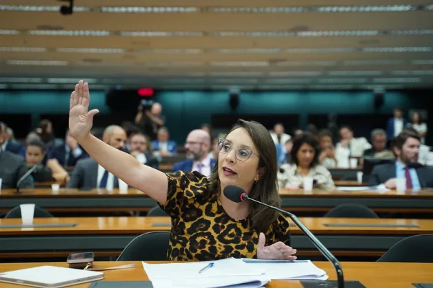  Mais um projeto de Renata Abreu vira lei! Custas Zero é sancionado