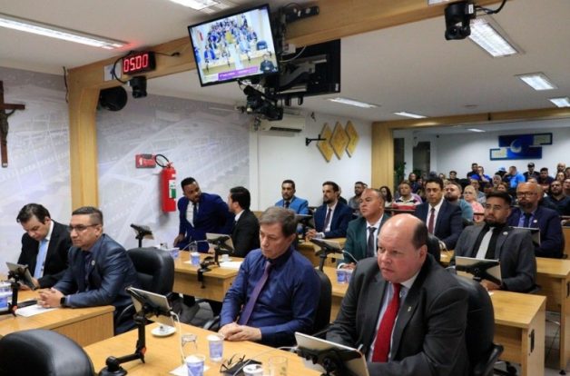  Câmara de Osasco aprova concessão de honrarias à associação e servidor público