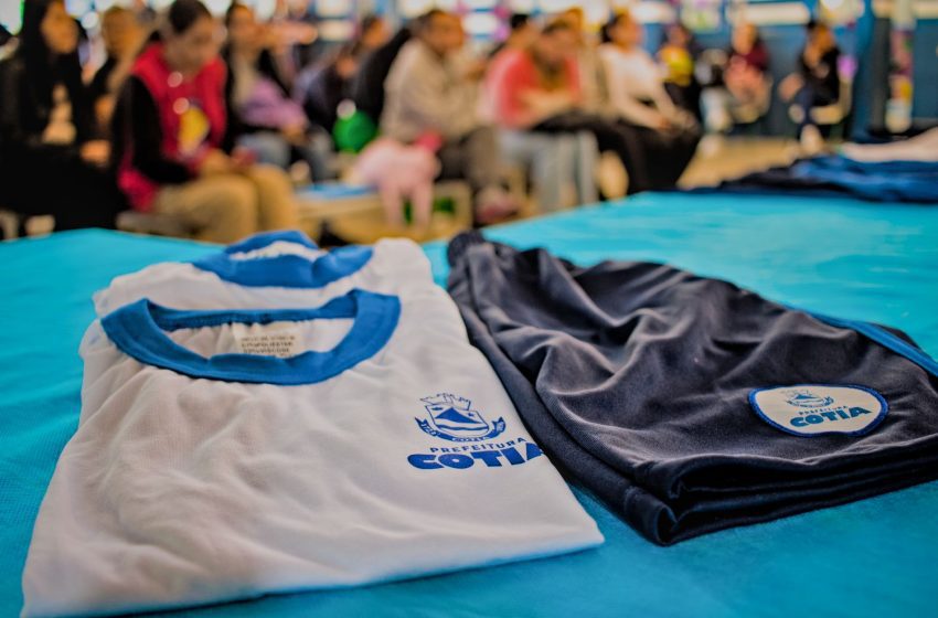  Prefeitura de Cotia inicia a entrega dos uniformes escolares para mais de 32 mil alunos