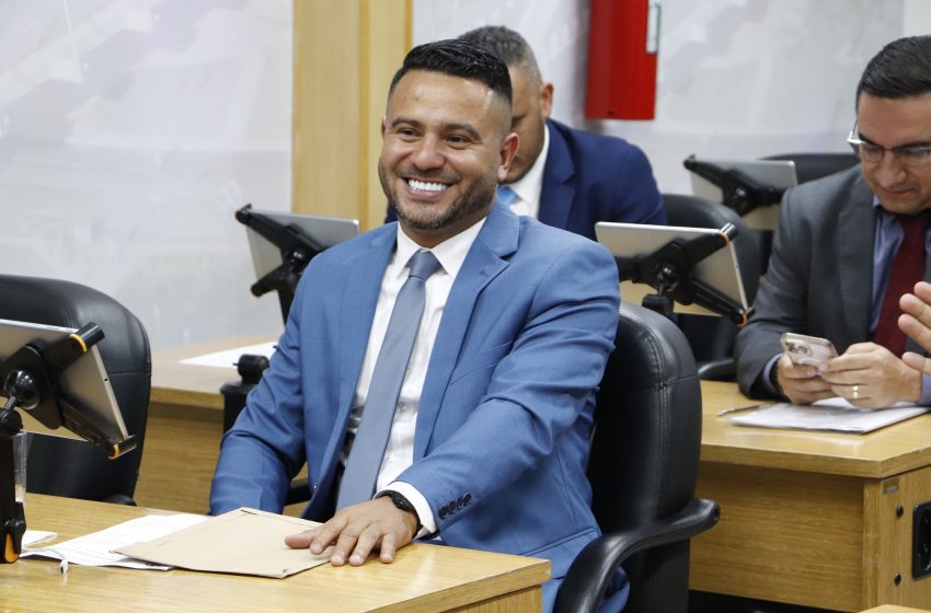  Andrezinho assume cadeira na Câmara de Osasco