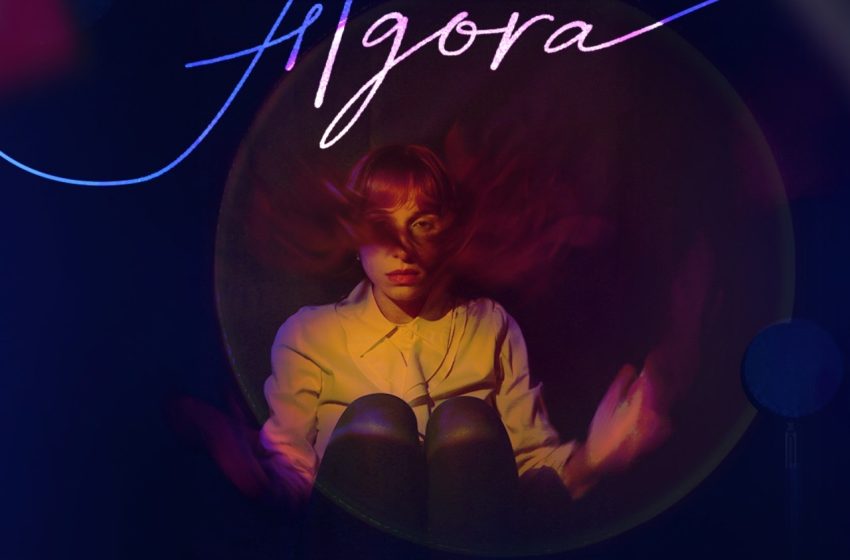  Giulia Blue lança a música “Agora”