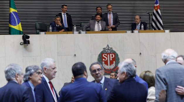  Alesp aprova projeto que garante piso salarial nacional a professores paulistas