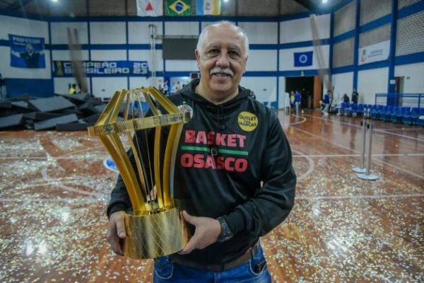  O comandante fica! Enio Vecchi segue como técnico do Basket Osasco