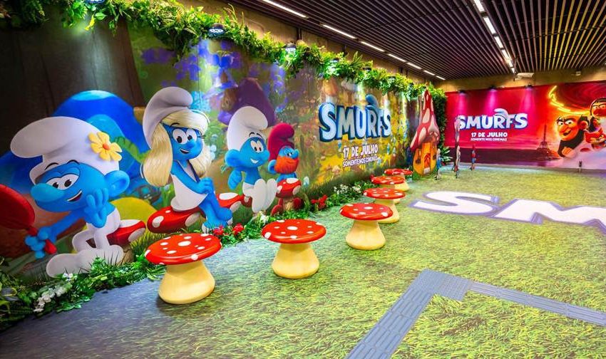   Vila dos Smurfs ganha vida na Estação Fradique Coutinho em ação da Paramount Pictures e JCDecaux