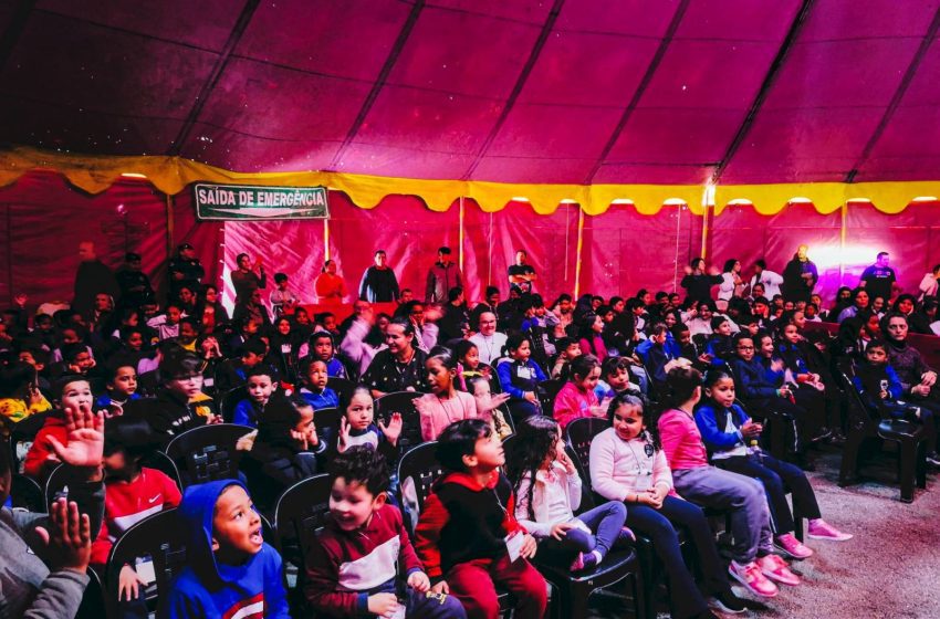  Crianças de escolas municipais participam de sessões gratuitas de circo em Cotia
