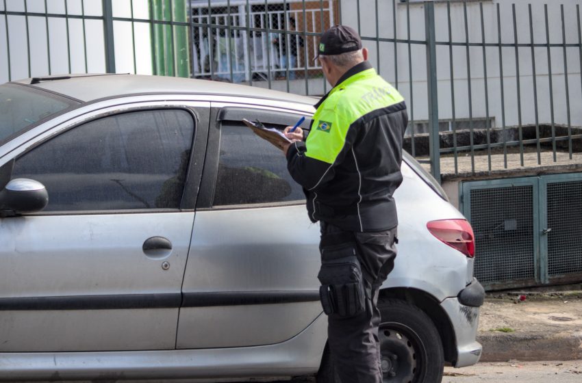  Em sete meses, mais de 20 veículos abandonados em vias públicas são removidos para o pátio